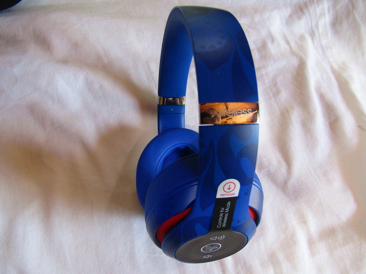 Beats Studio3 Wireless Noise Canceling Over-Ear Headphones – NBA Collection – 76ers Blue