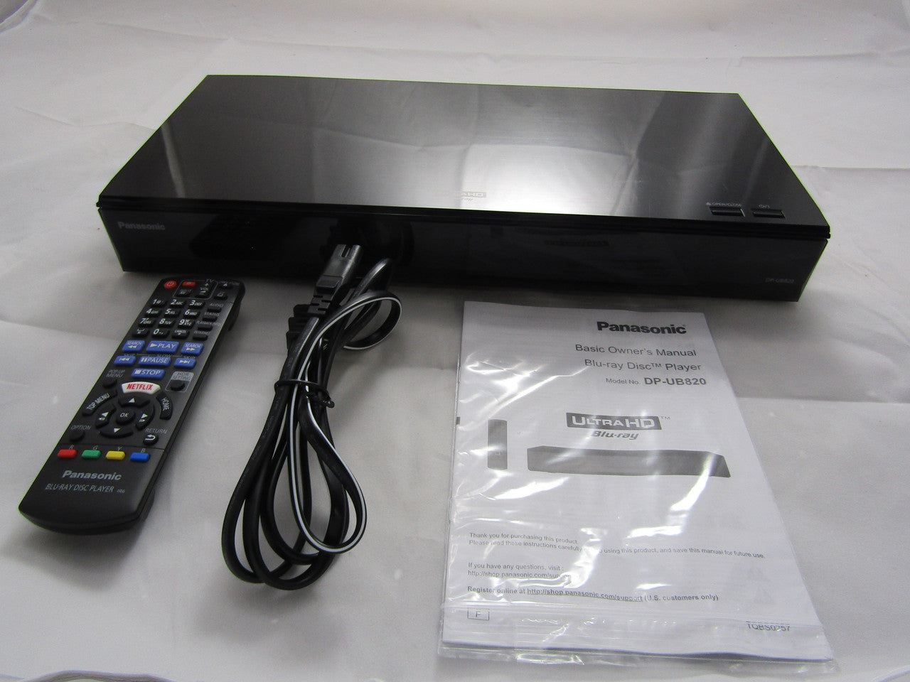 Panasonic DP-UB820-K Streaming 4K Ultra HD Hi-Res Audio with Dolby Vision 7.1 Channel DVD/CD/3D Wi-Fi Built-In Blu-Ray Player - Black VG