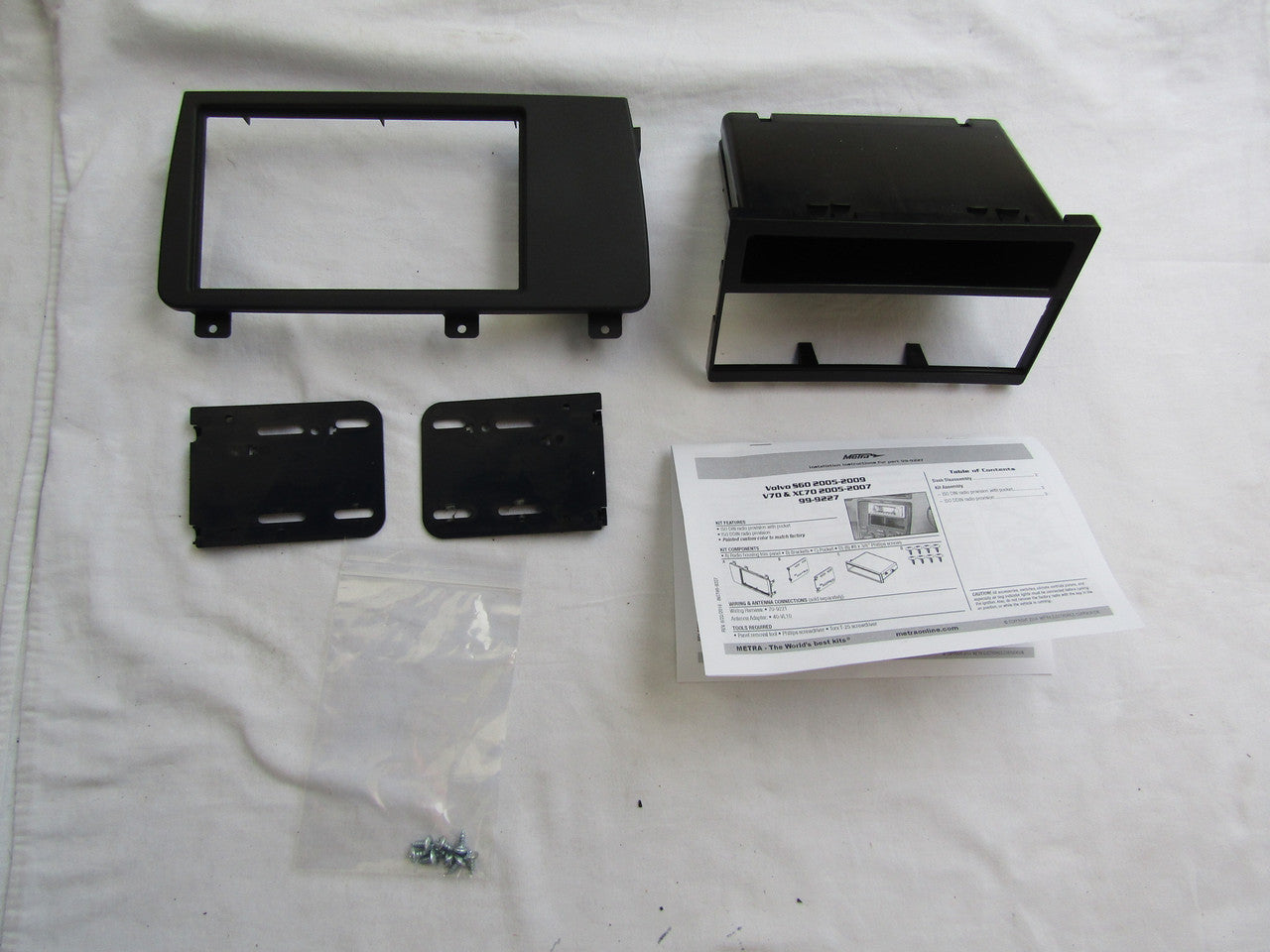 Metra 99-9227 Single/Double DIN Installation Kit for Select 2005-09 Volvo S60 and V70 (Black) LN