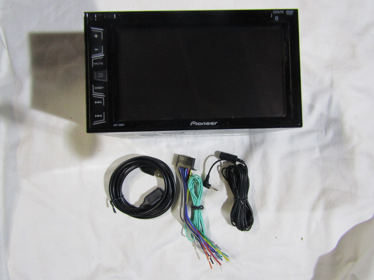 Pioneer Avh-280bt 6.2" Double-DIN In-Dash DVD Receiver with Bluetooth VG