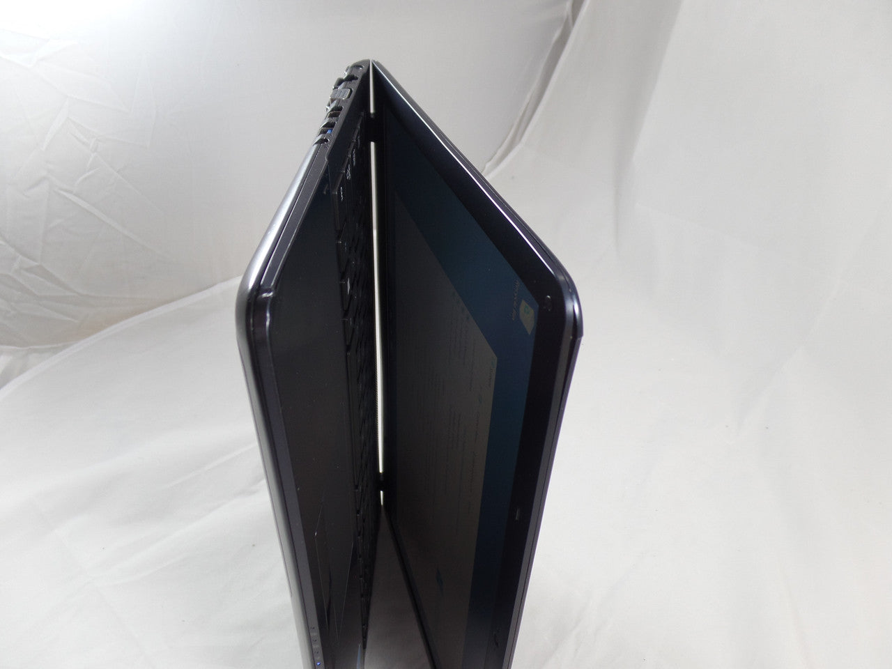 Samsung ATIV Book 4 NP470R5E-K02UB 15.6" Laptop Intel Core i7-3537U 8GB Memory 240GB SSD Mineral Ash Black VG