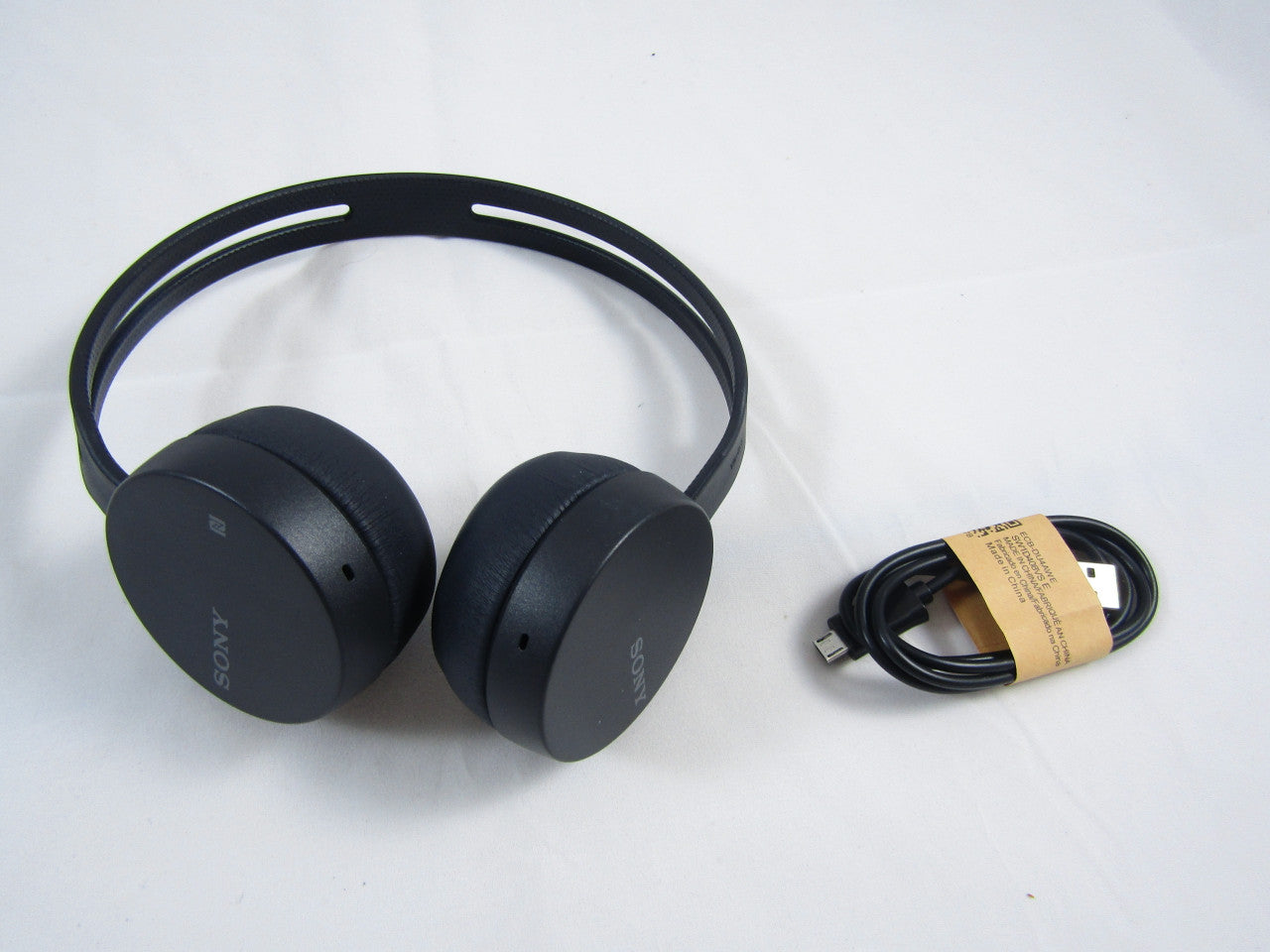 Sony WH-CH400 Wireless Headset/Headphones with mic for phone call, Black VG