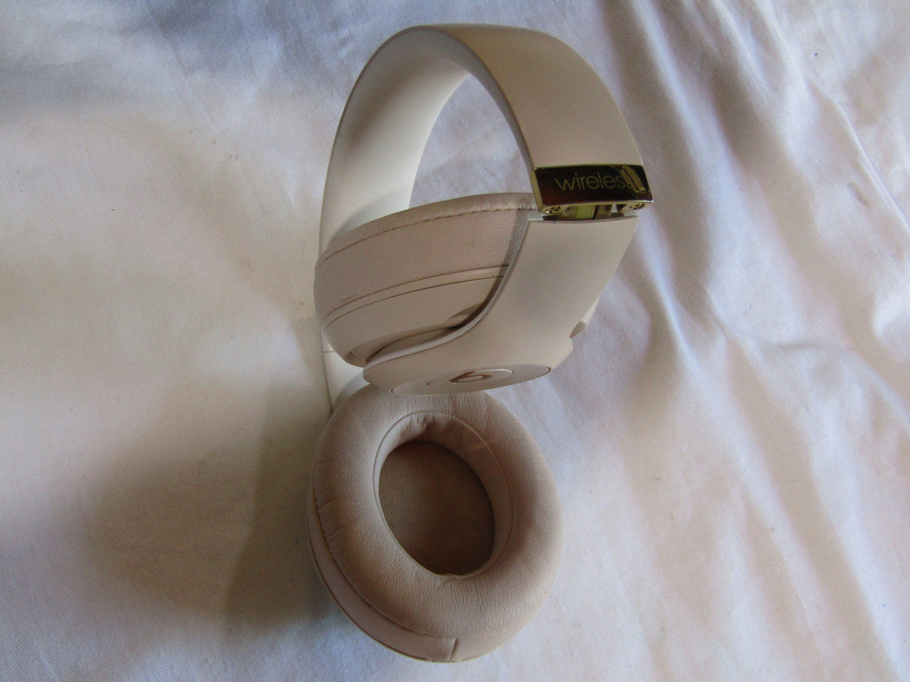 Beats by Dr. Dre - Beats Studio3 Wireless Noise Canceling Headphones - Beats Skyline Collection - Desert Sand