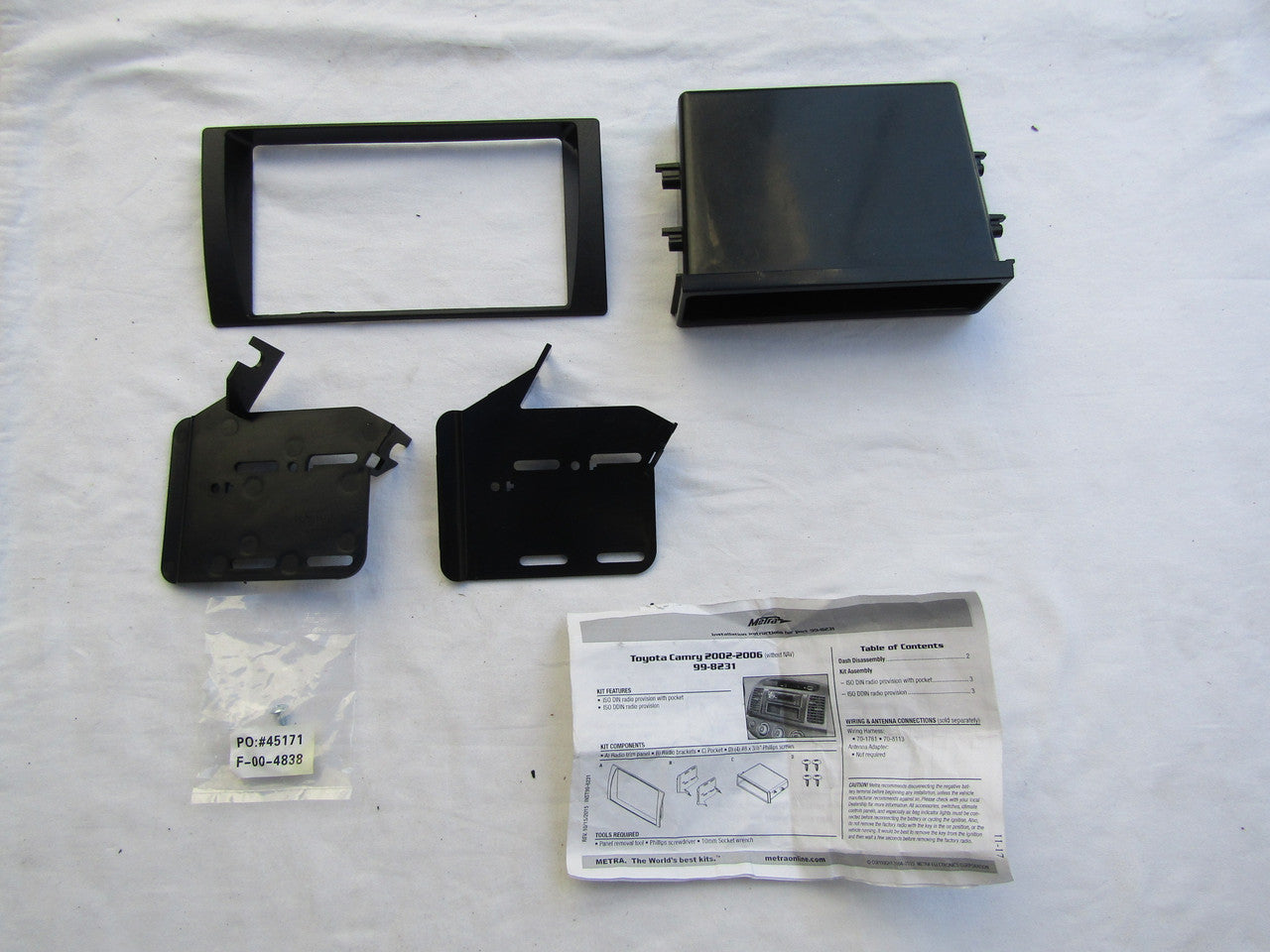 Metra 99-8231 Single or Double DIN Installation Dash Kit for 2002-2006 Toyota Camry LN