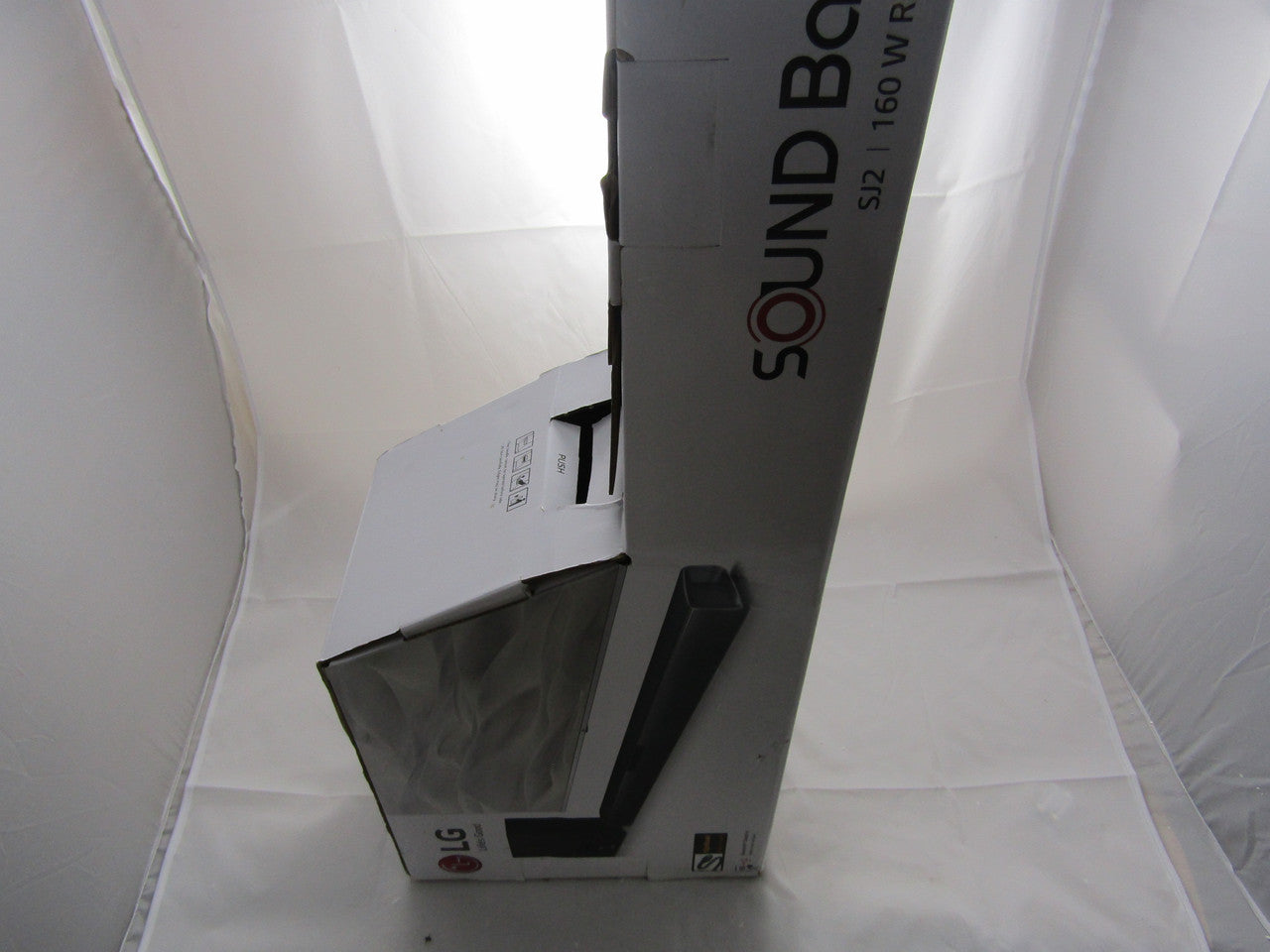 LG SJ2 2.1-Channel Soundbar System with 5-1/4" Wireless Subwoofer and Digital Amplifier Black LN