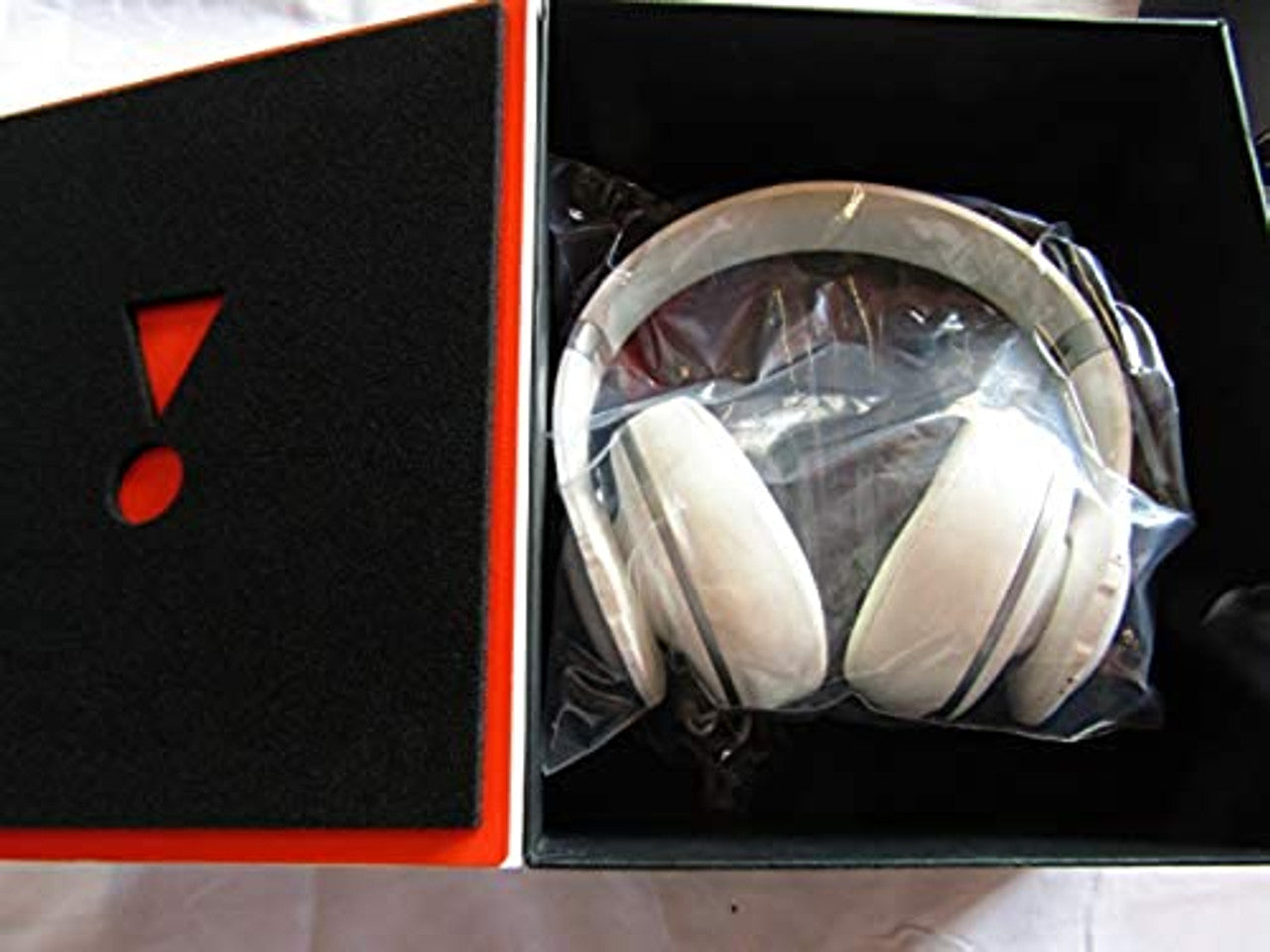 JBL Everest Elite 700 NXTGen Noise-Canceling Bluetooth Around-Ear Headphones (White) VG