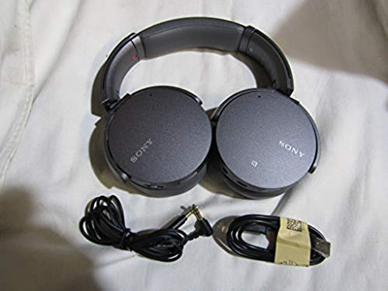 Sony XB950N1 Extra Bass Wireless Noise Cancelling Over-the-Ear Headphones - Titanium VG