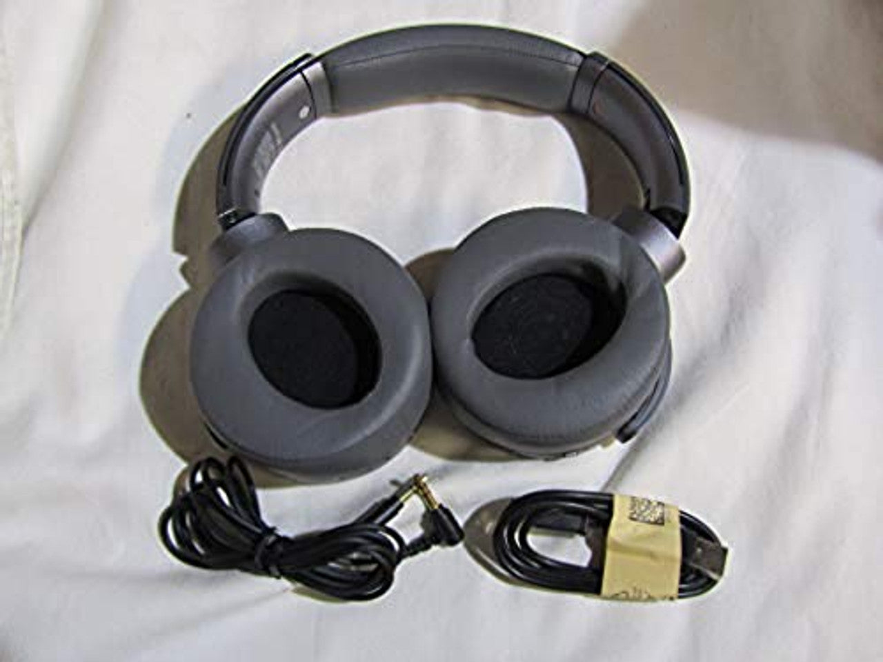 Sony XB950N1 Extra Bass Wireless Noise Cancelling Over-the-Ear Headphones - Titanium VG