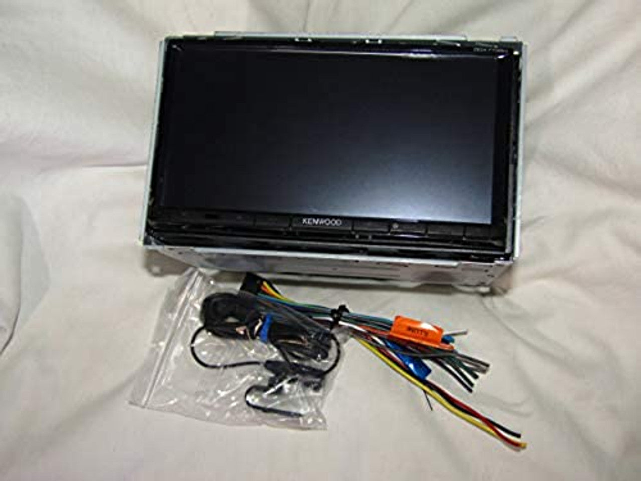 Kenwood DDX773BH 6.95" in Dash Touchscreen DVD CD Receiver with Built in Bluetooth, AM/FM Tuner and HD Radio VG