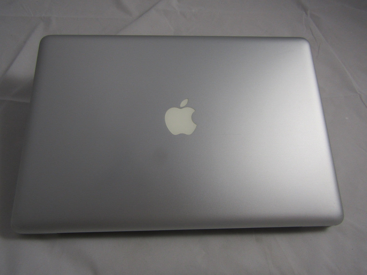 Apple MacBook Pro MB986LL/A 15.4" Anti-Glare Screen Laptop 2.8GHz 8GB DDR3 Memory 100GB SSD (Solid State Drive) DVD Burner Mac OS El Capitan VG1
