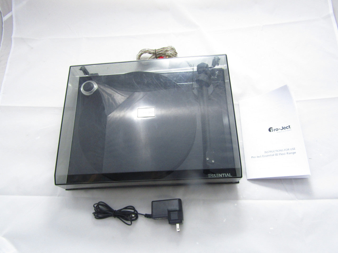 Pro-Ject Essential III Belt-Drive Turntable with Ortofon OM10 Cartridge Piano Black VG