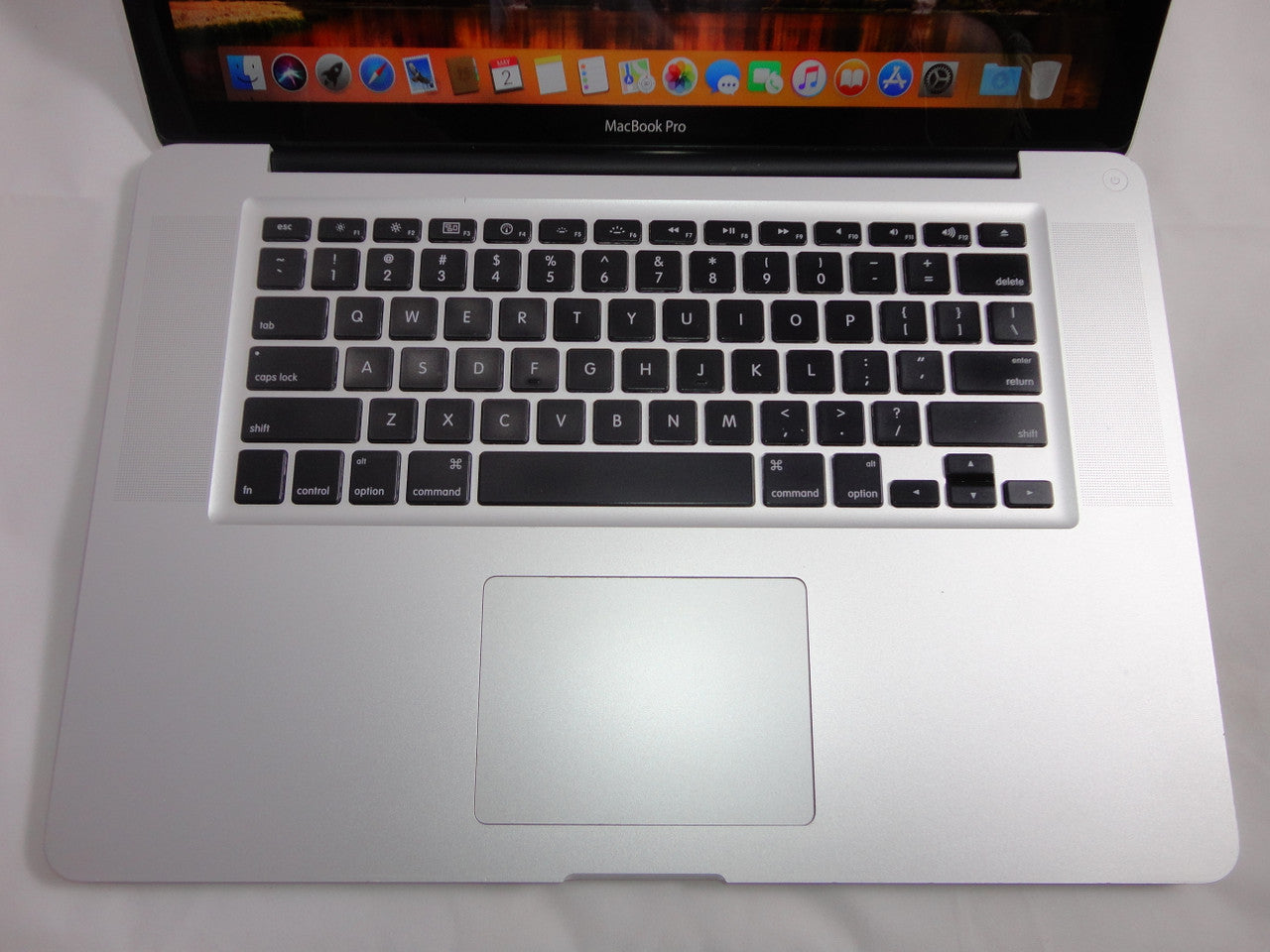 Apple MacBook Pro MC721LL/A 15.4" Laptop 2.0GHz Quad Core i7 16GB Memory, 256GB Solid State Drive DVD Burner Mac OS High Sierra VG