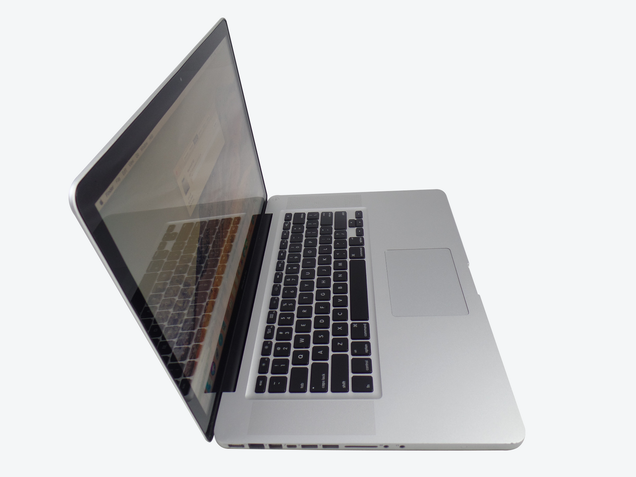 Apple MacBook Pro MD318LL/A 15.4" Laptop Intel i7 2.2GHz 16GB Memory 512GB SSD macOS High Sierra VG