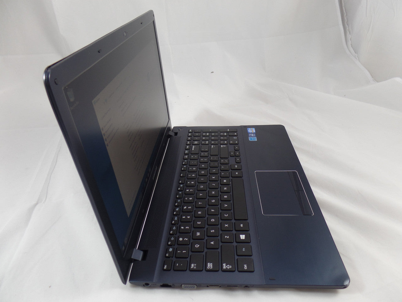 Samsung ATIV Book 4 NP470R5E-K02UB 15.6" Laptop Intel Core i7-3537U 8GB Memory 240GB SSD Mineral Ash Black VG