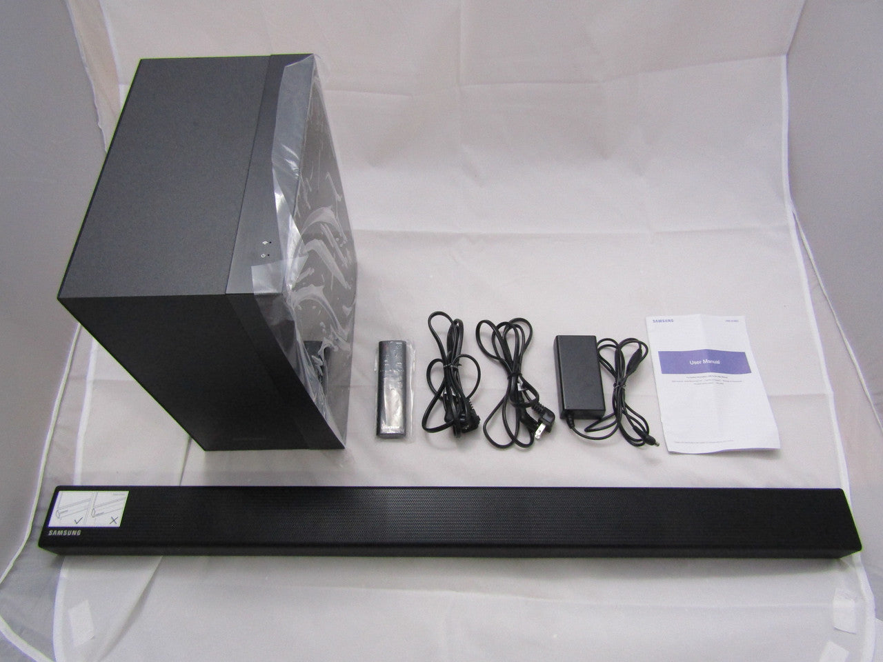 Samsung HW-K460/ZA 2.1-Channel 300W Soundbar System with 6-1/2 Wireless Subwoofer Black LN