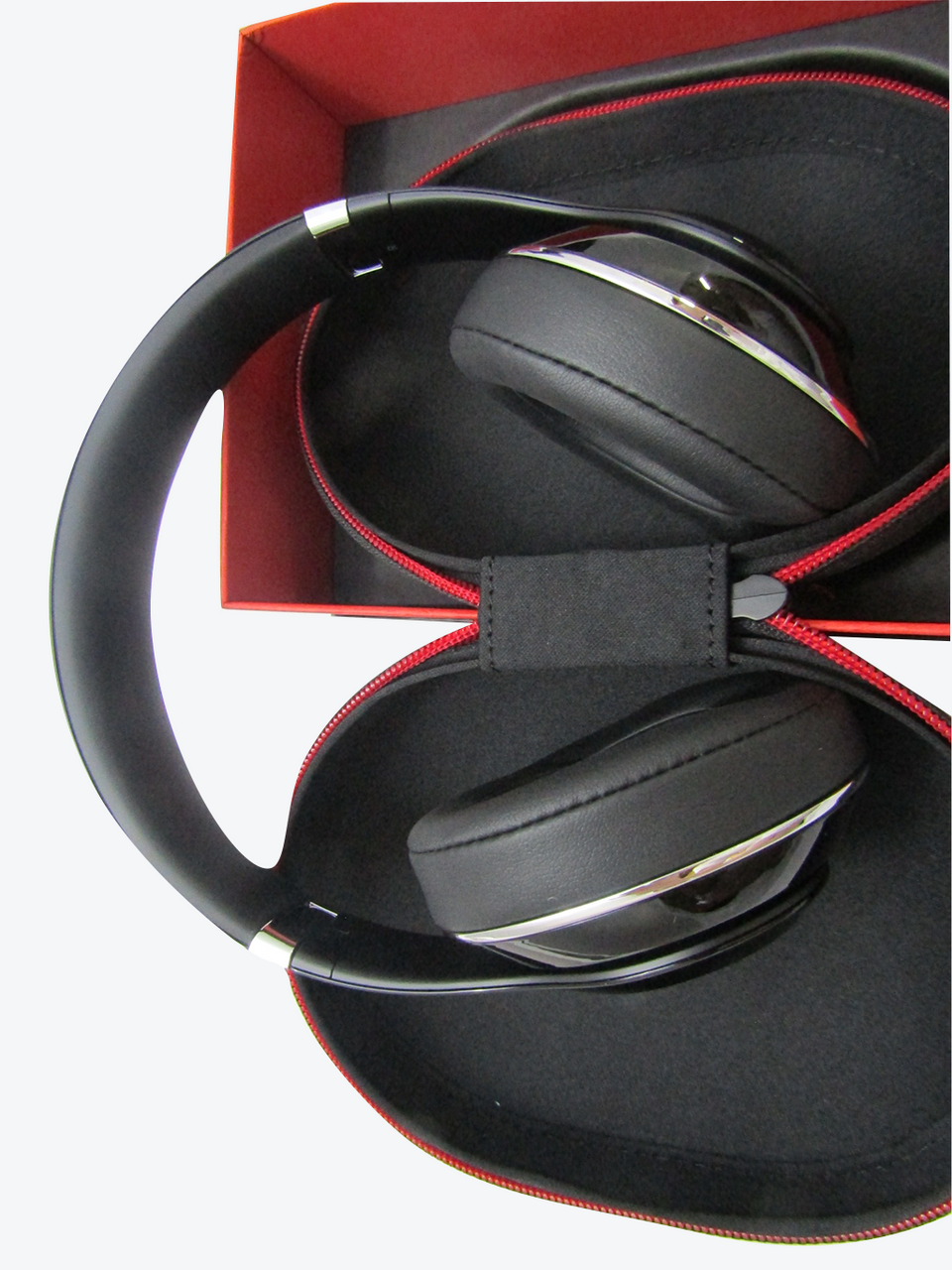 Beats Studio 2.0 Wireless Over-Ear Noise Reduction Headphones - Gloss Black MP1F2LL/A LN