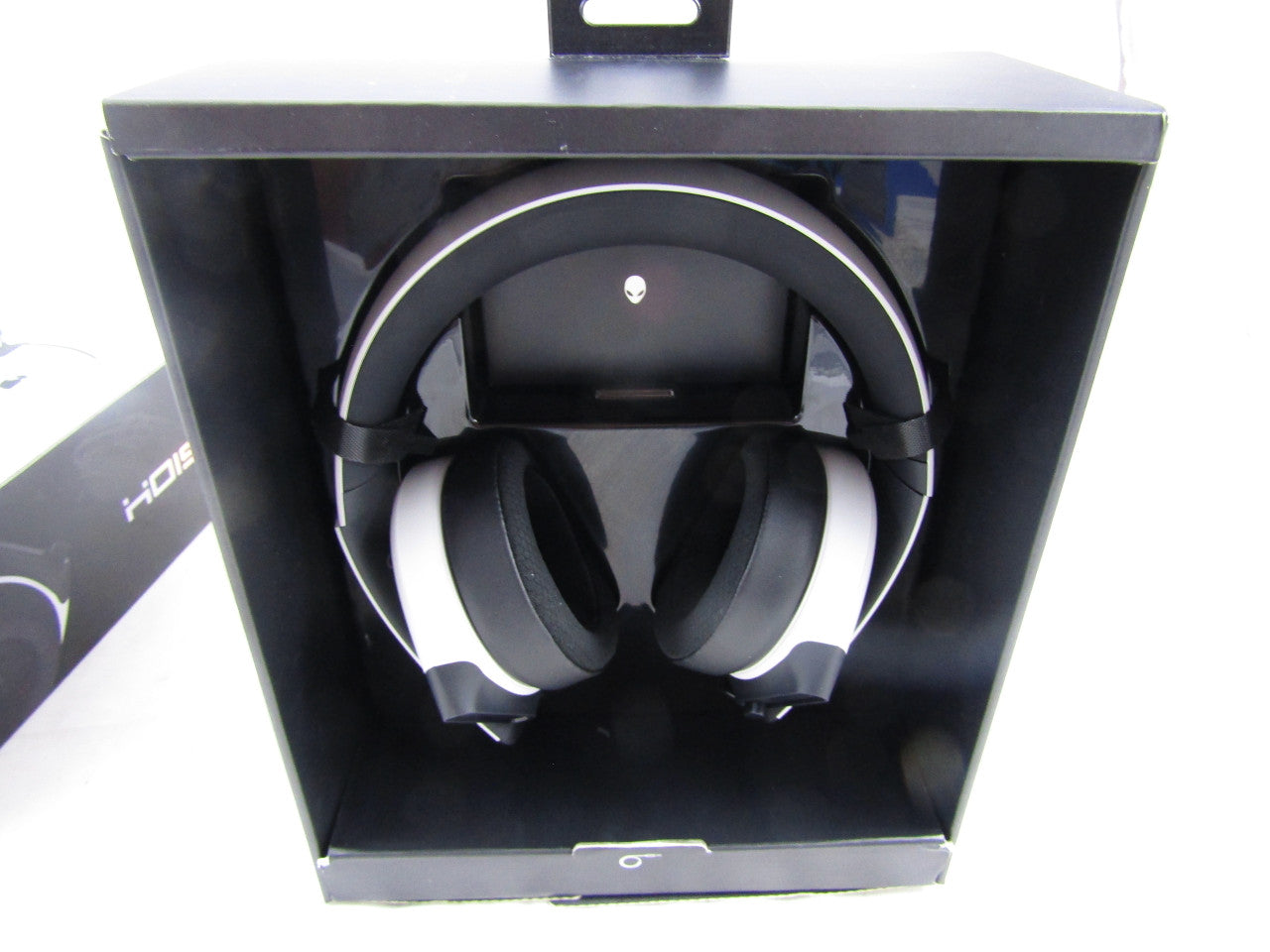Alienware 7.1 PC Gaming Headset AW510H-Light: 50mm Hi-Res Drivers - Noise Cancelling Mic - Multi Platform Compatible(PS4,Xbox One,Switch) via 3.5mm Jack, Gray LN