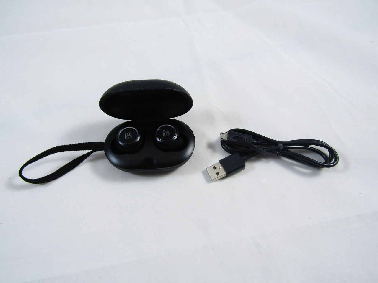 Bang & Olufsen Beoplay E8 2.0 True Wireless Earphones Qi Charging, Black - 1646100 VG image 2