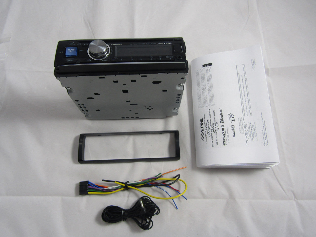 Alpine CDE-SXM145BT CD Receiver No SiriusXM Tuner or Antenna Included VG