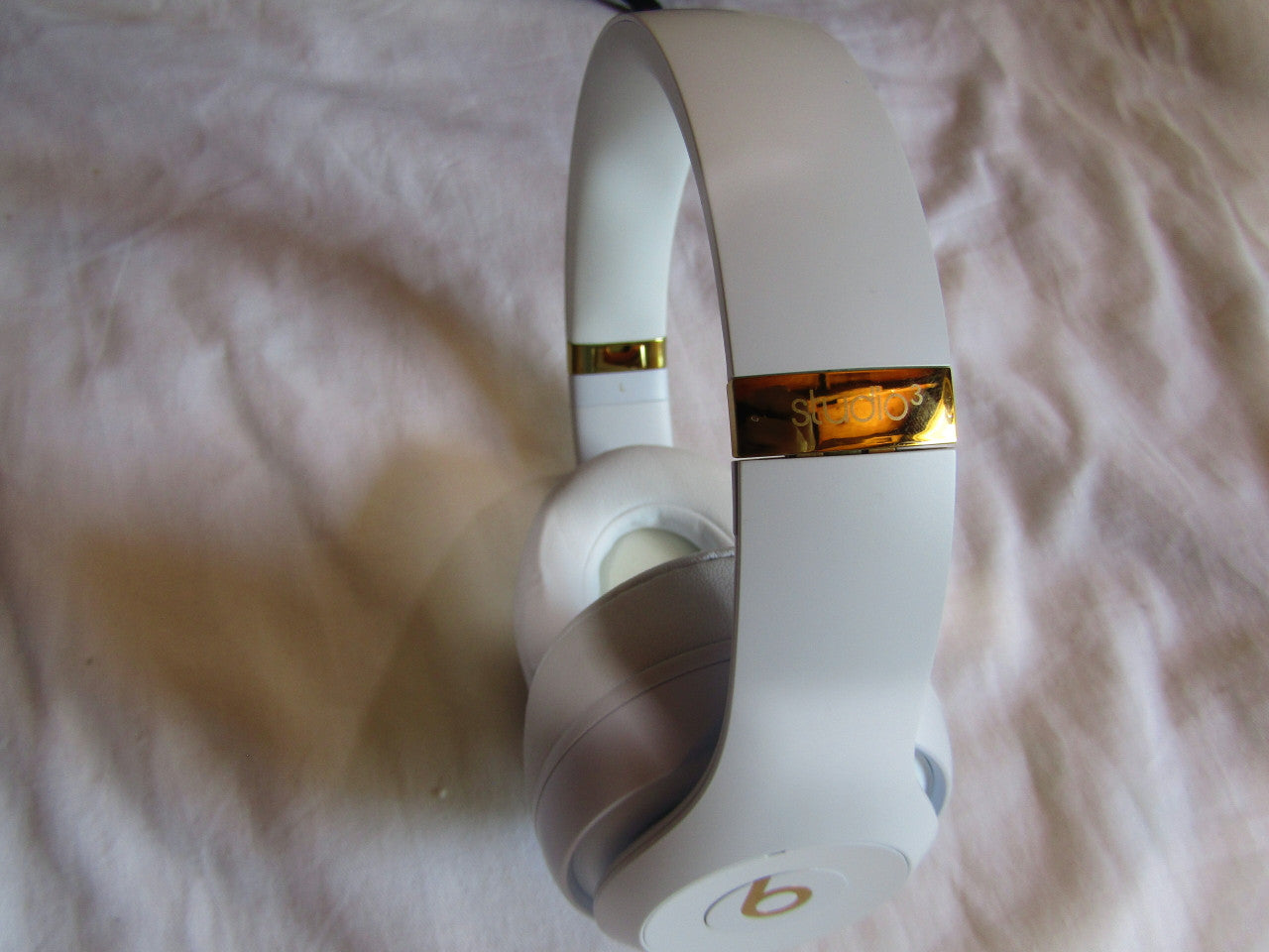 Beats by Dr. Dre - Beats Studio3 Wireless Noise Canceling Headphones - White LN