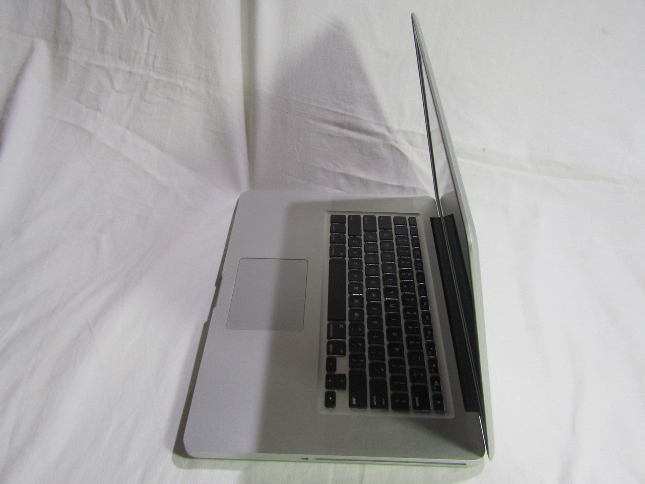 Apple MacBook Pro MC723LL/A 15.4” Laptop Intel i7 2.2GHz 16GB Memory 240GB SSD MacOS 10.12 Sierra VG