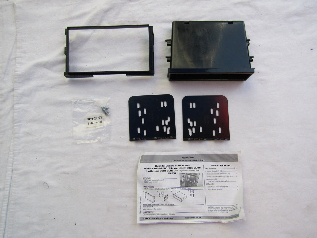 Metra 99-7371 InDash Mount for Select Hyundai and Kia Vehicles - Black LN