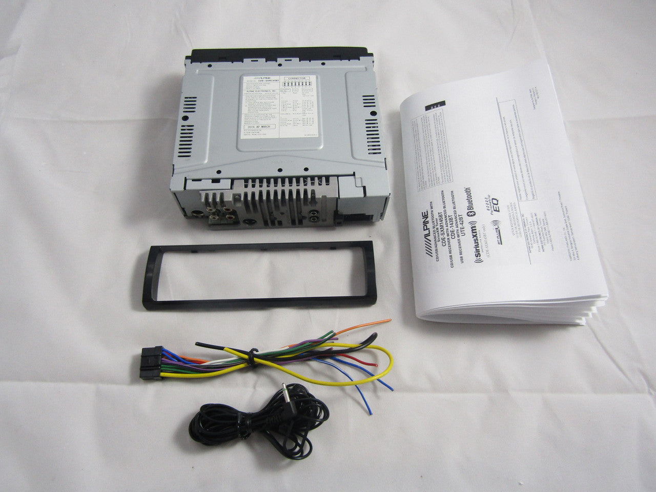 Alpine CDE-SXM145BT CD Receiver No SiriusXM Tuner or Antenna Included VG