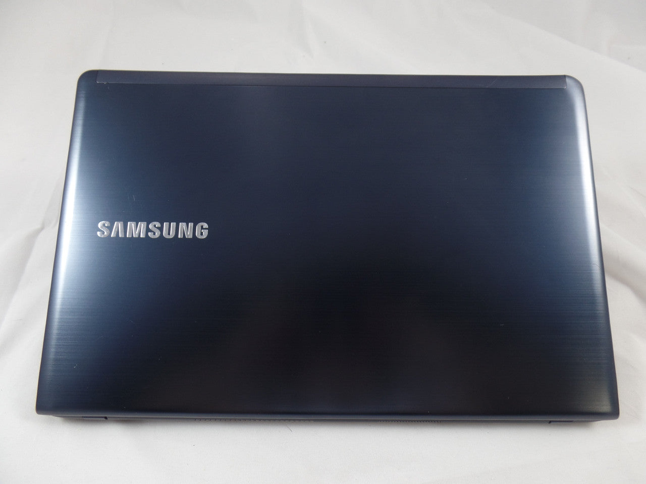 Samsung ATIV Book 4 NP470R5E-K02UB 15.6" Laptop Intel Core i7-3537U 8GB Memory 240GB SSD Mineral Ash Black VG