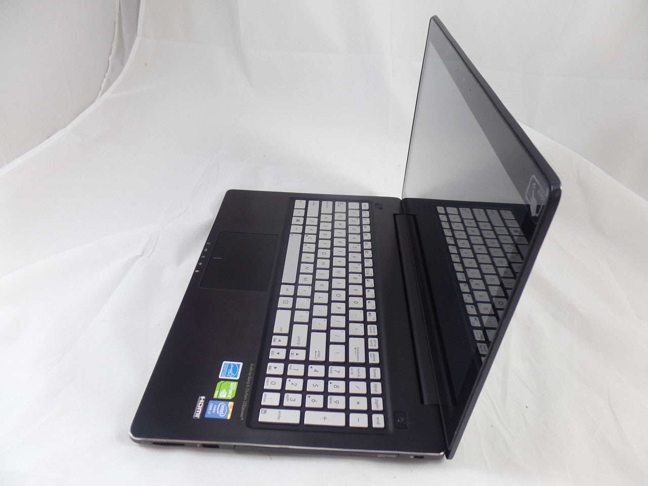ASUS Q550LF-BBI7T07 15.6" Touch Screen Laptop Intel Core i7 8GB Memory 250GB SSD DVDRW Windows 10 G