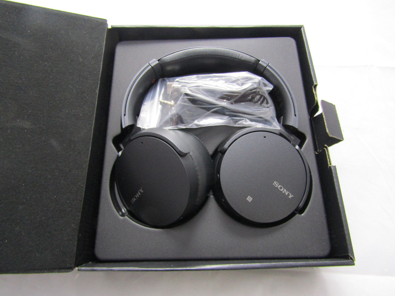 Sony XB950N1 Extra Bass Wireless Noise Canceling Headphones, Black VG