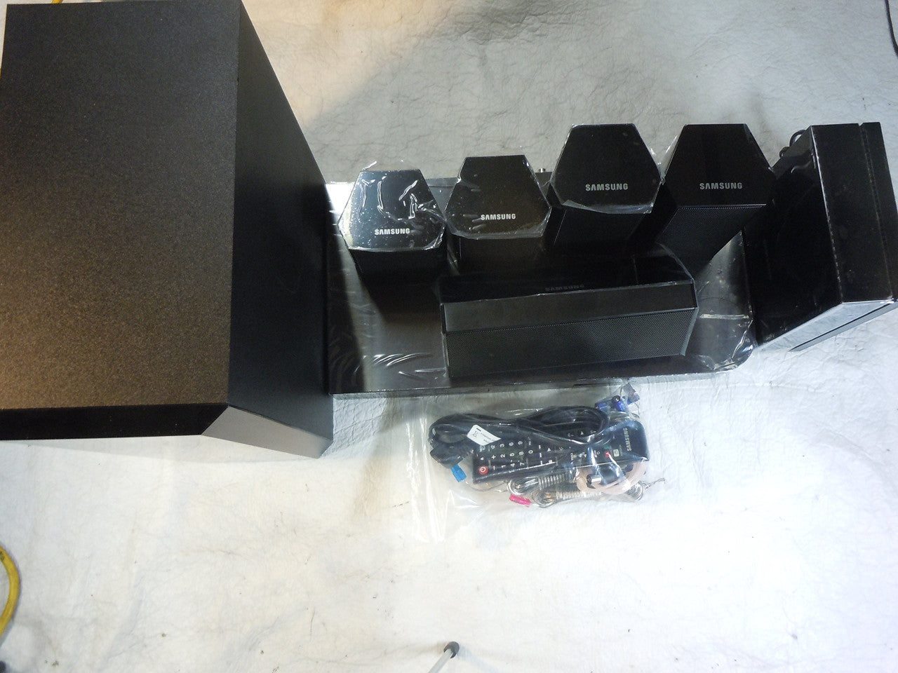 Samsung HT-H5500W 5.1 Channel 3D Blu-Ray Home Theater System VG