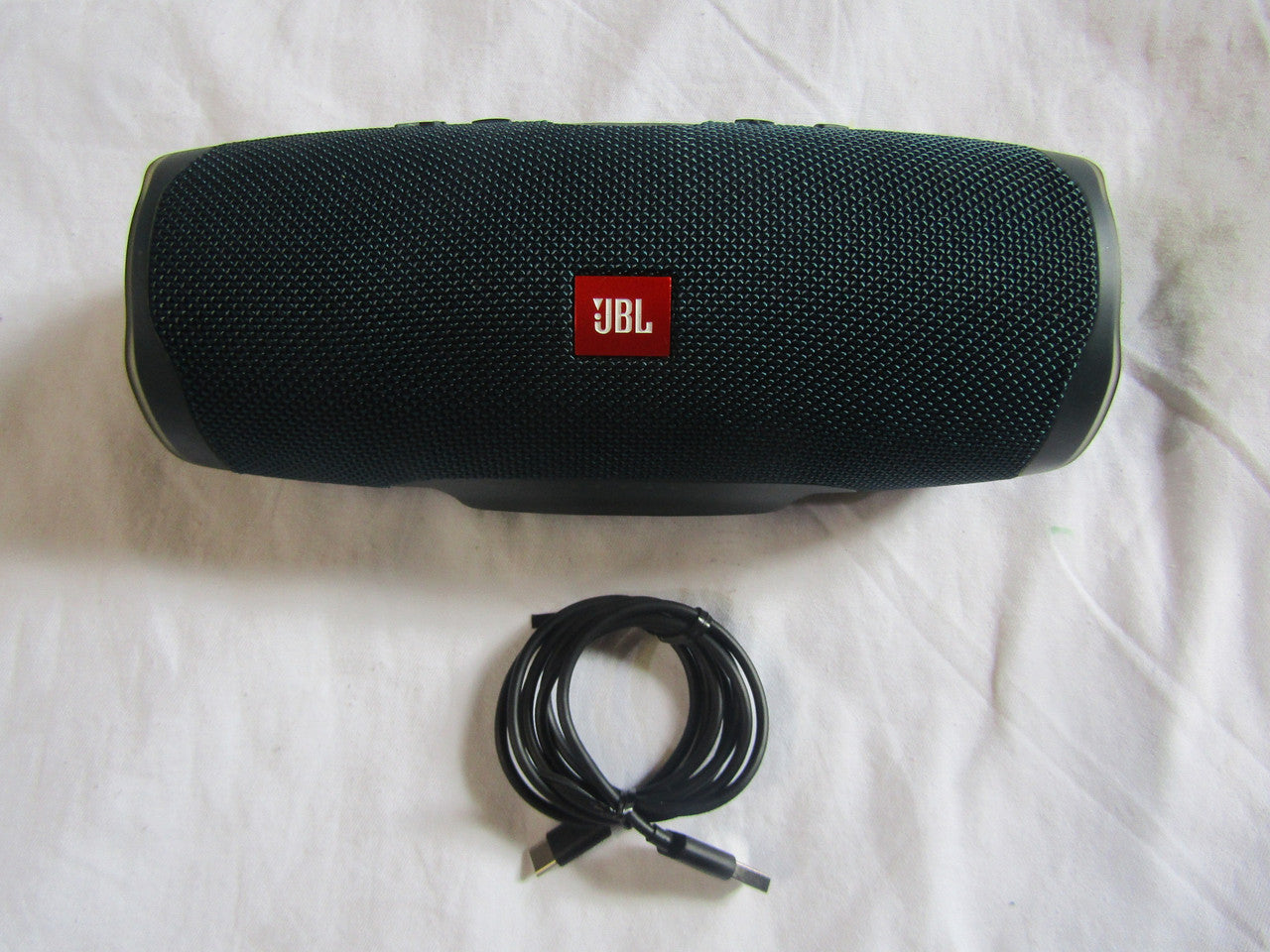 JBL Charge 4 Waterproof Portable Bluetooth Speaker with 20 Hour Battery  Blue VG