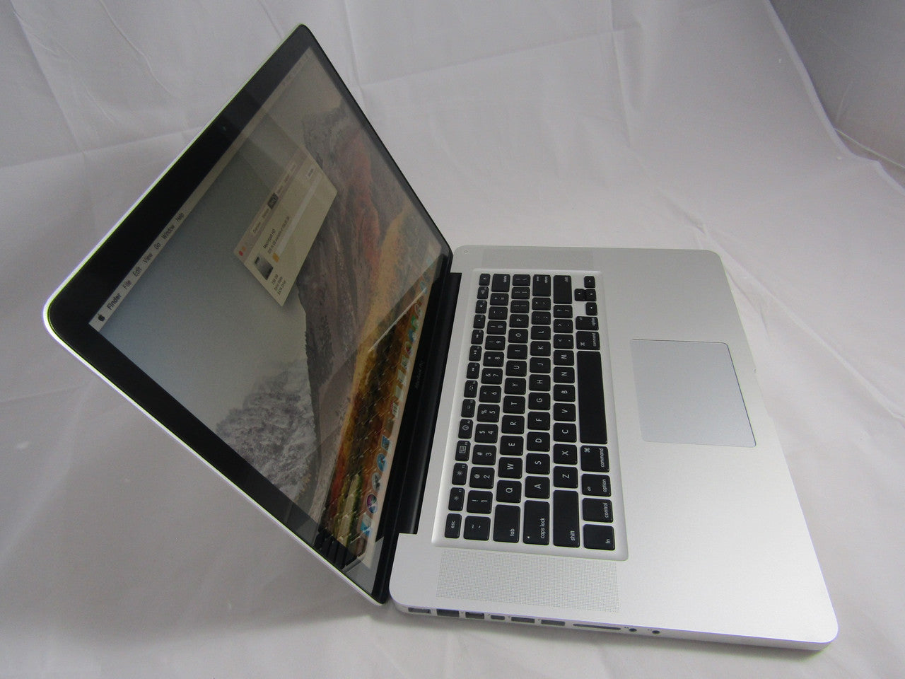 Apple MacBook Pro MC723LL/A 15.4” Laptop Intel i7 2.2GHz 16GB Memory 256GB SSD MacOS 10.12 High Sierra VG