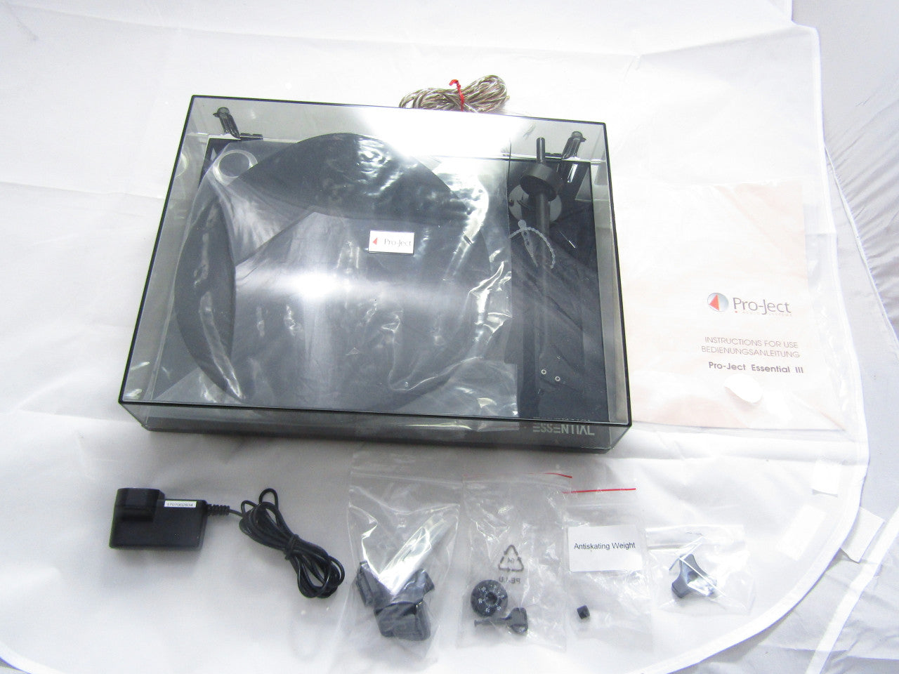 Pro-Ject Essential III Belt-Drive Turntable with Ortofon OM10 Cartridge Piano Black LN