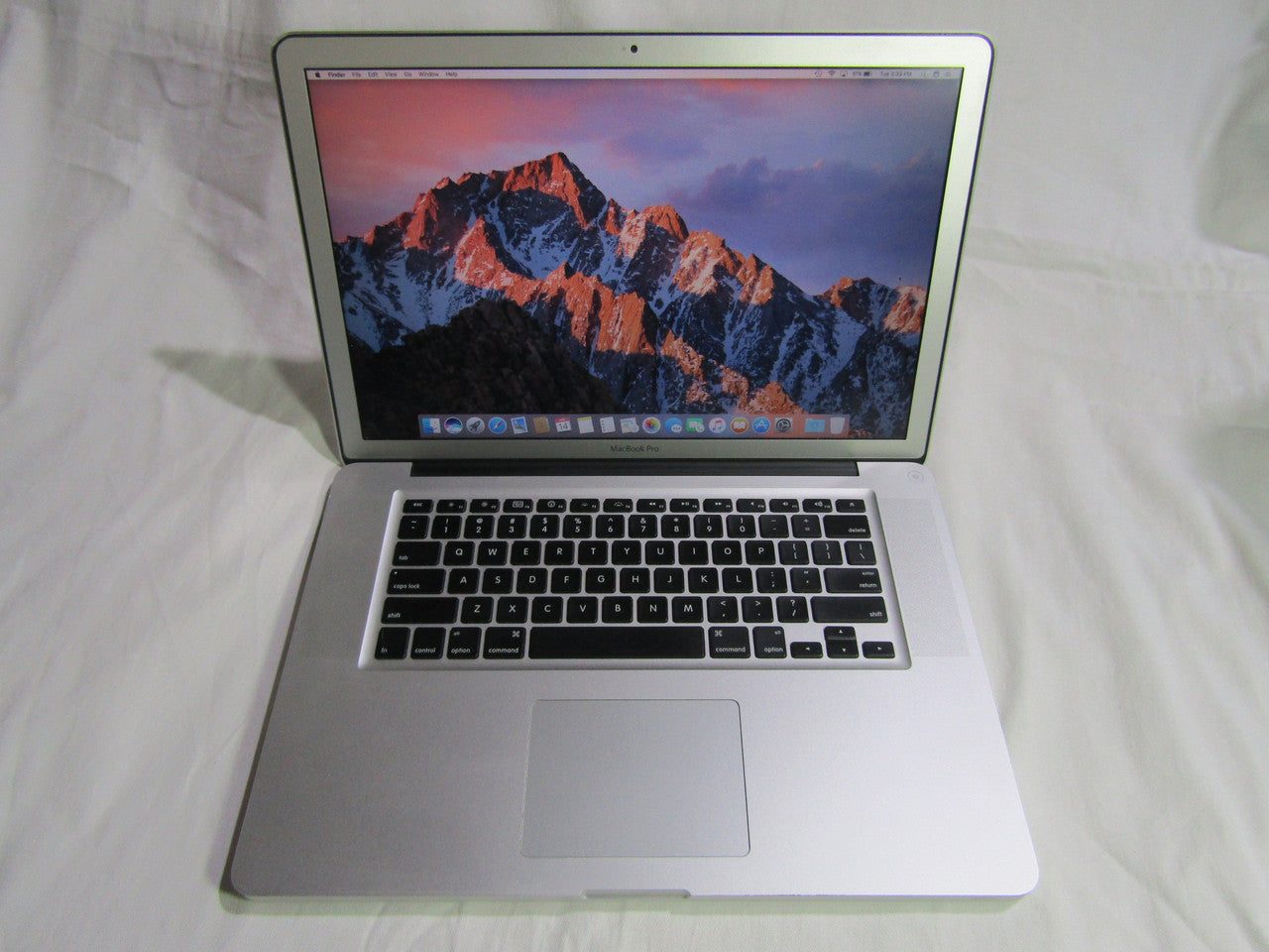 Apple MacBook Pro MC723LL/A 15.4” Laptop Intel i7 2.2GHz 16GB Memory 240GB SSD MacOS 10.12 Sierra VG
