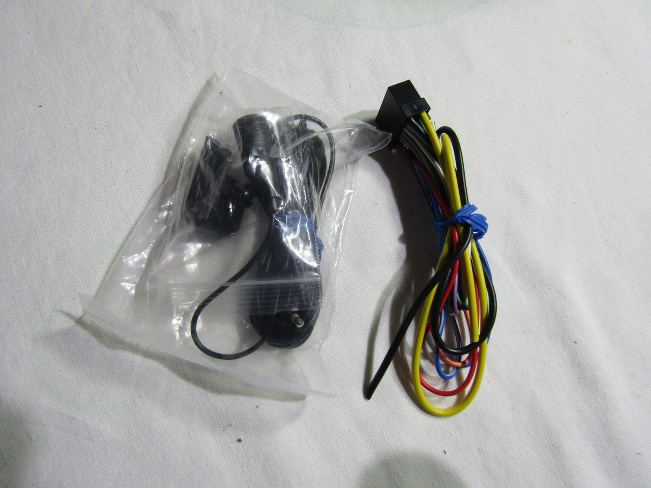 Alpine UTE-73BT Advanced Bluetooth Mech-Less Digital Media Receiver (Does not Play CDs) VG