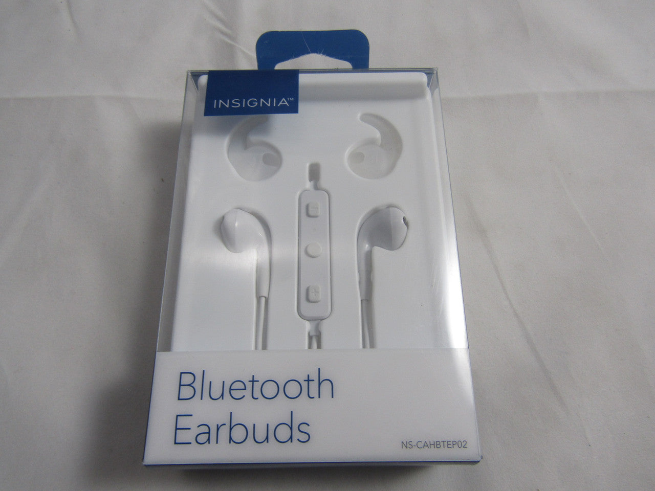Insignia Bluetooth Wireless Earbud Headphones White NS-CAHBTEP02