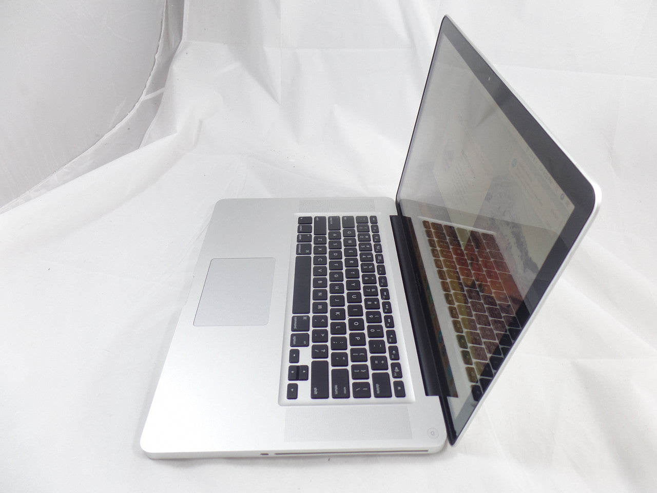 Apple MacBook Pro MC723LL/A 15.4” Laptop Intel i7 2.2GHz 16GB Memory 512GB SSD MacOS 10.13, High Sierra VG