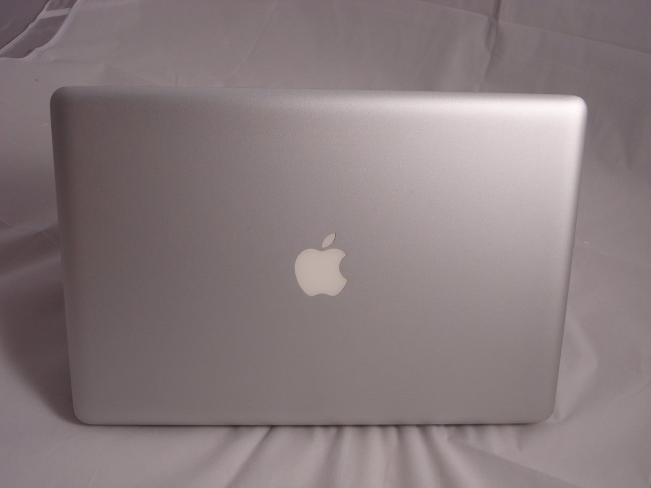 Apple MacBook Pro MC721LL/A 15.4" Laptop 2.0GHz Quad Core i7 16GB Memory, 256GB Solid State Drive DVD Burner Mac OS High Sierra VG