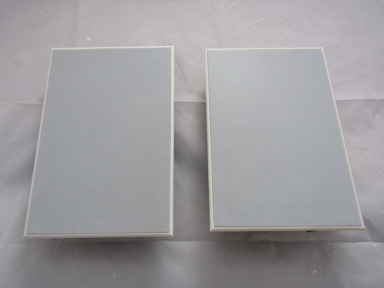 Sonance VP62 RECTANGLE Visual Performance 6-1/2" Passive 2-Way In-Wall Speakers (Pair) Paintable White VG