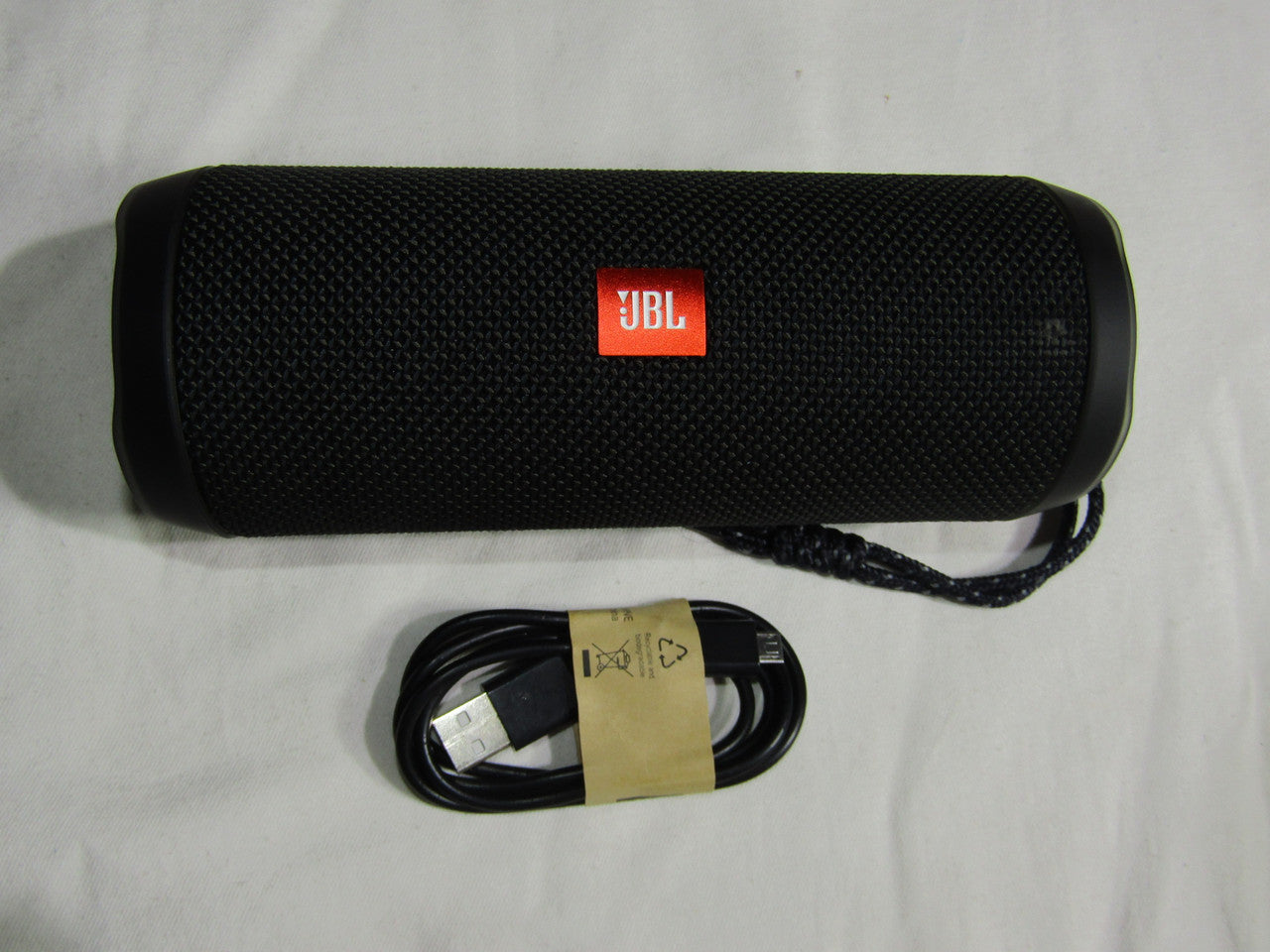 JBL Flip 4 Waterproof Portable Bluetooth Speaker (Black) VG
