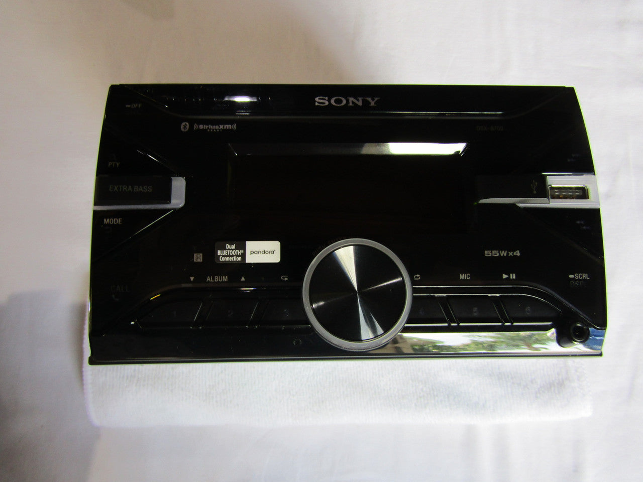 Sony DSX-B700 Built-in Bluetooth In-Dash Digital Media Receiver Black VG