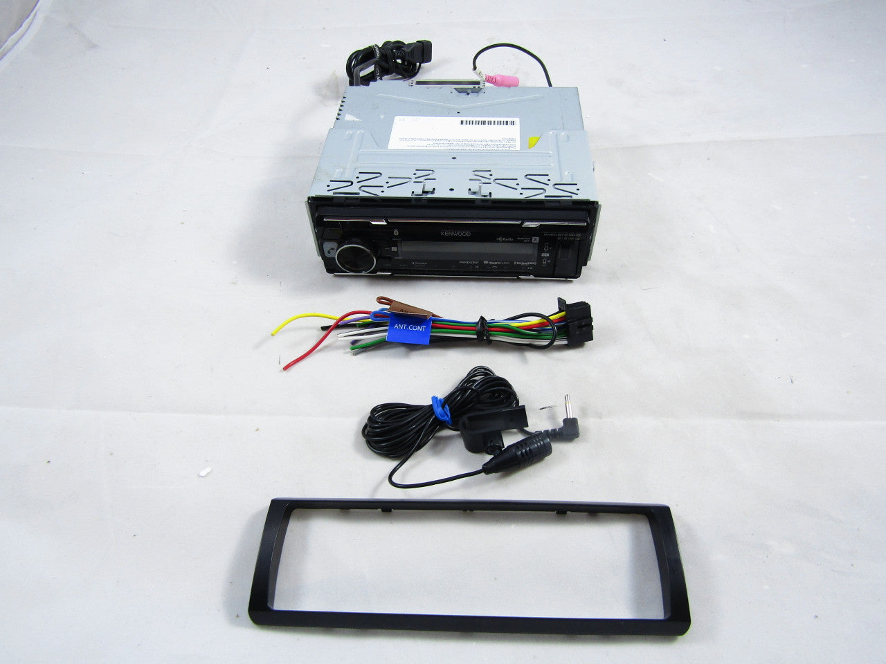 Kenwood KMM-BT518HD Single DIN Bluetooth In-Dash Digital Media Car Stereo Receiver HD Radio VG