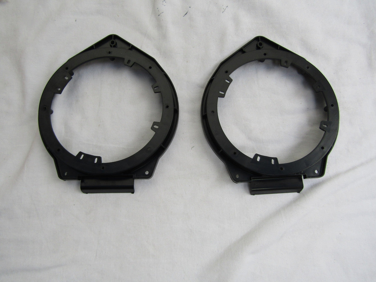 Metra 82-3006 6" to 6-3/4" Speaker Adapter for GM Multi 05-Up LN
