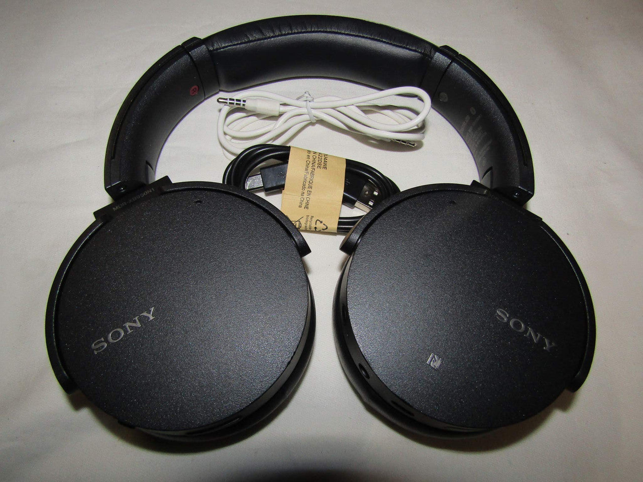 Sony XB950N1 Extra Bass Wireless Noise Canceling Headphones, Black VG