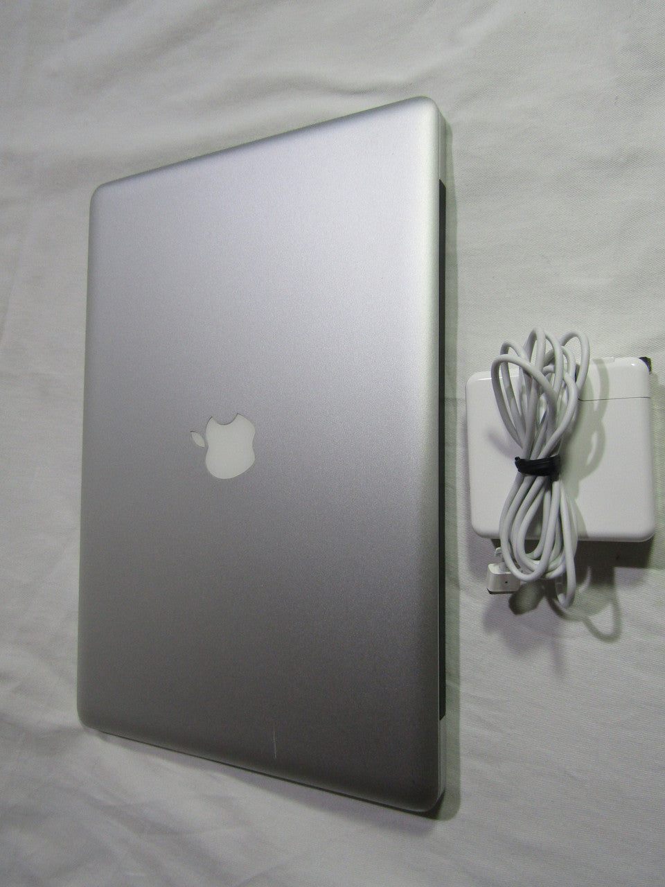 Apple MacBook Pro MC723LL/A 15.4” Laptop Intel i7 2.2GHz 16GB Memory 240GB SSD MacOS 10.12 Sierra VG