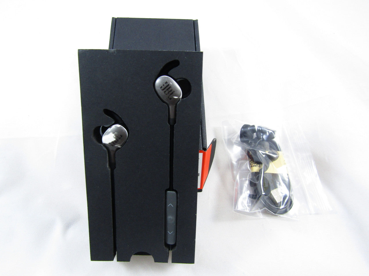 JBL Everest 110 in-Ear Wireless Bluetooth Headphones (Gun Metal) G
