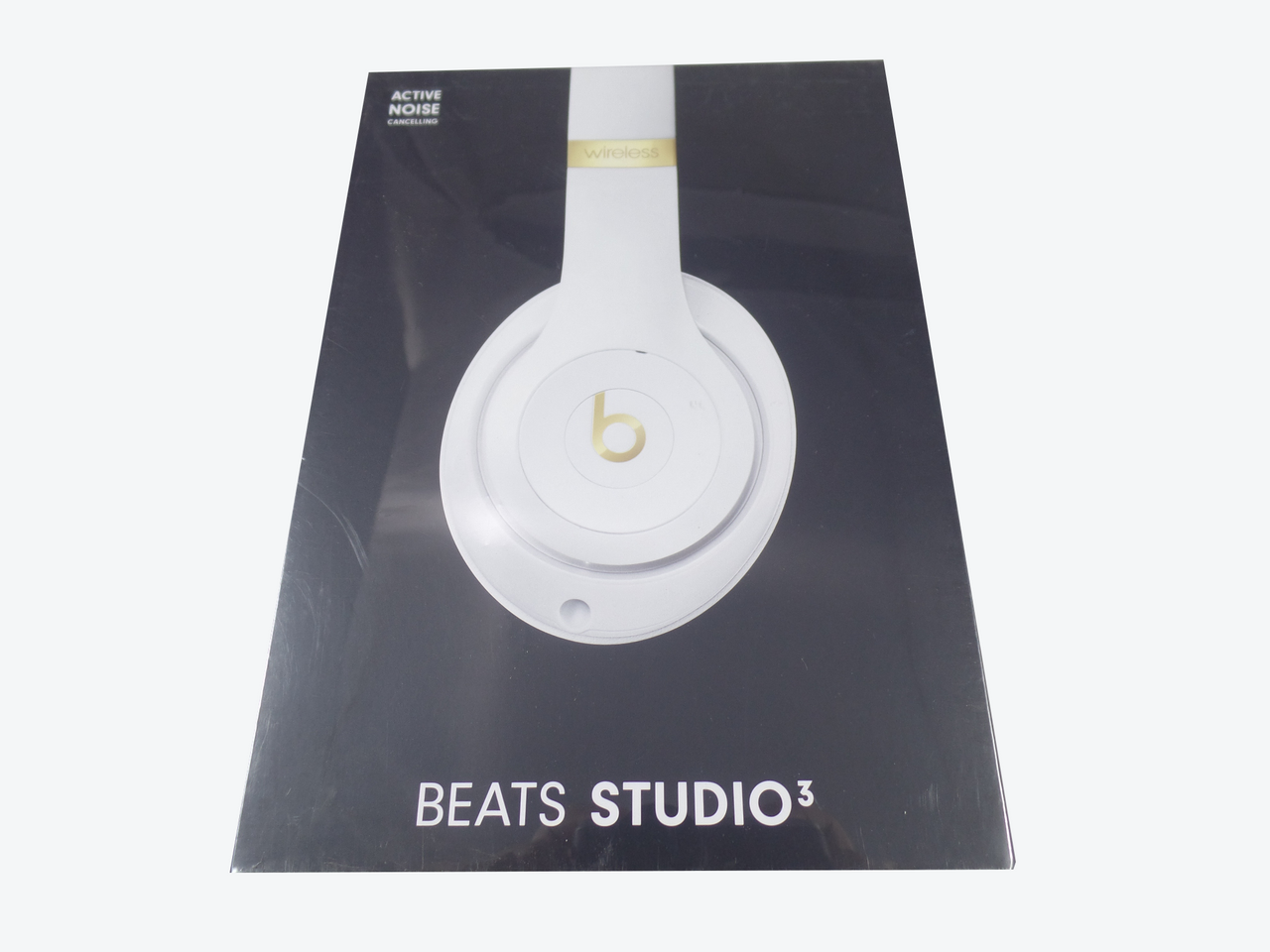 Beats Studio3 Wireless Headphones White MX3Y2LLA image 2