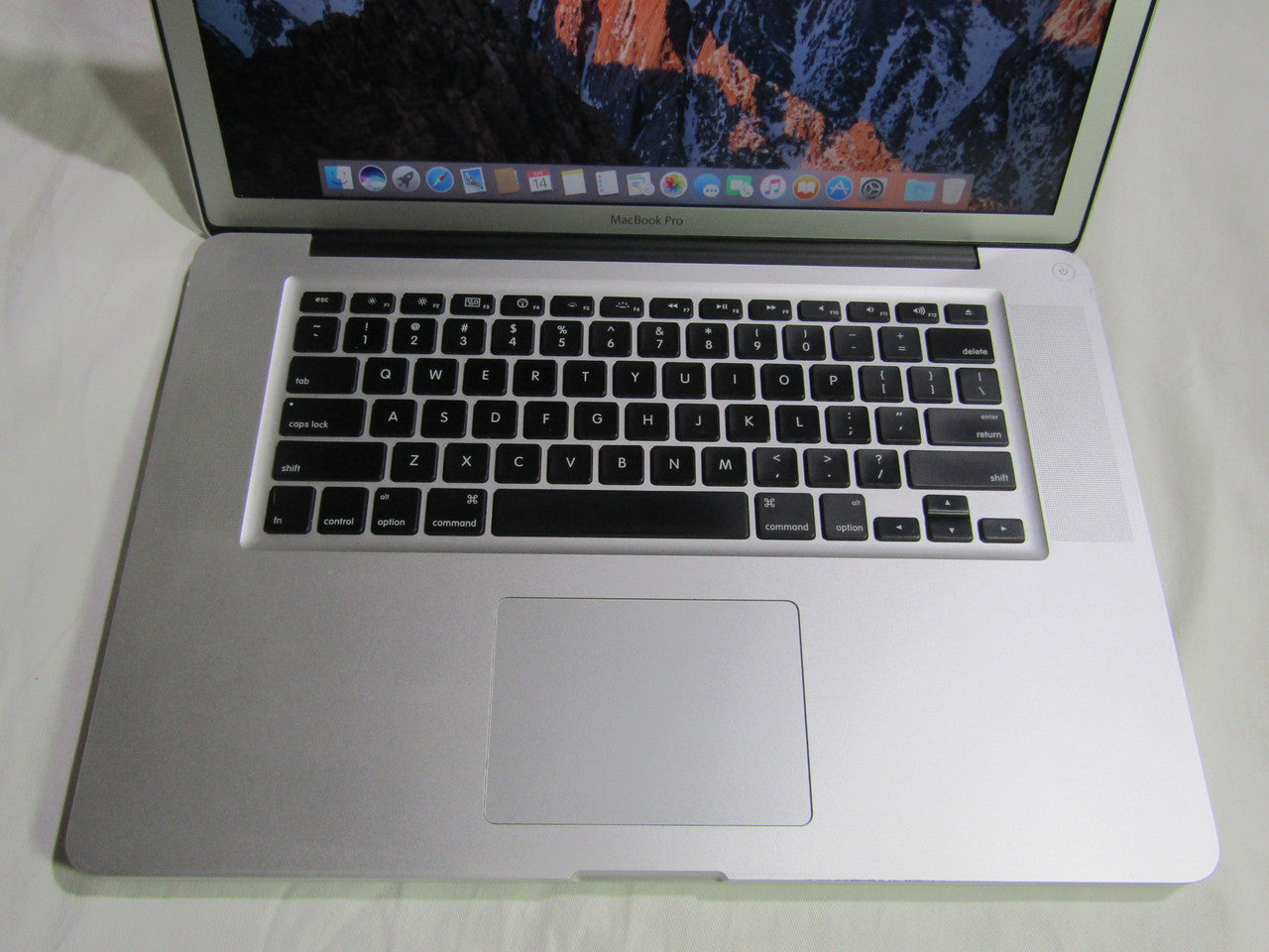 Apple MacBook Pro MC723LL/A 15.4” Laptop Intel i7 2.2GHz 16GB Memory 240GB SSD MacOS 10.12 Sierra VG