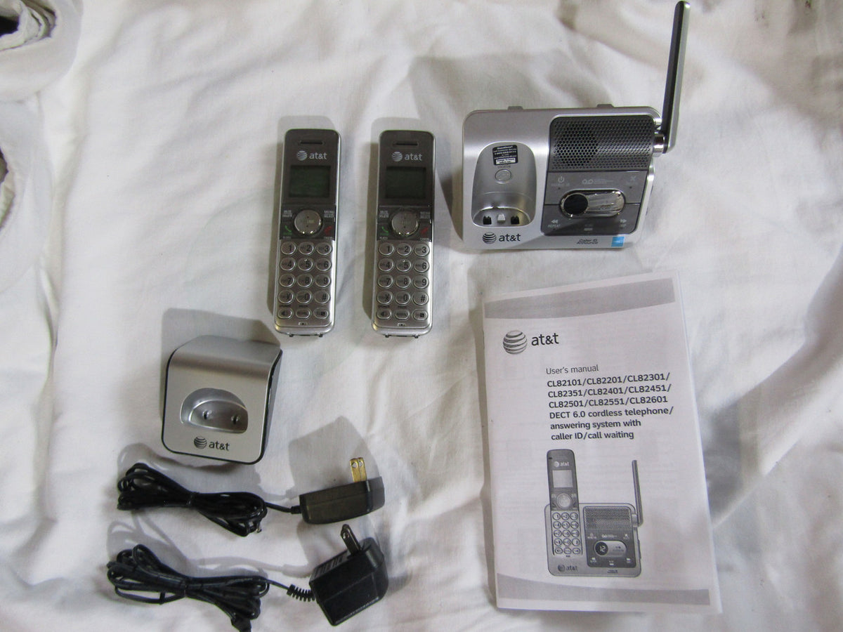 AT&T CL82201 DECT 6.0 Cordless Phone, Silver/Grey, 2 Handsets VG